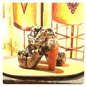 Jeffrey Campbell Cat Tapestry Lita Boot